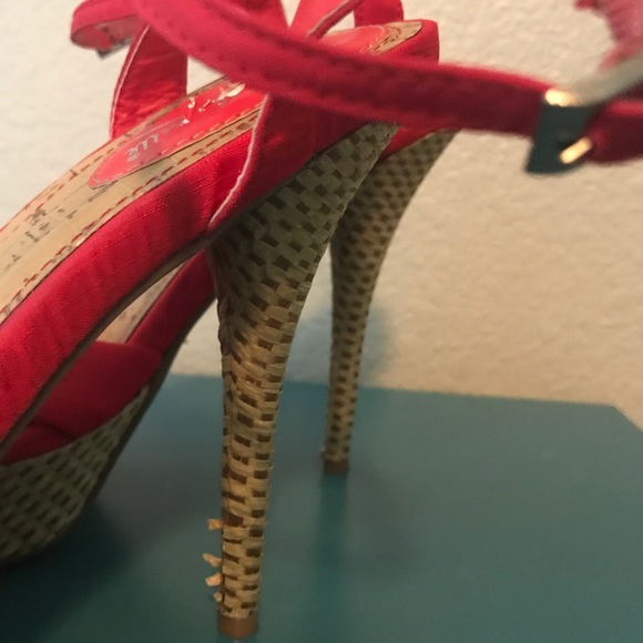 Red ankle strap heels - Picture 3 of 8